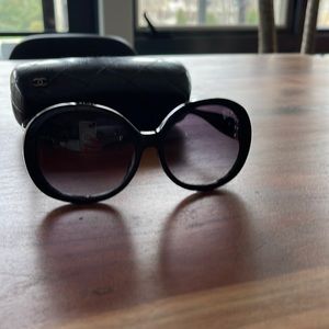 Brand new condition Chanel sunglasses